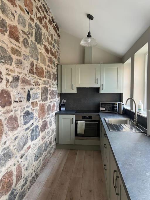 Signalman'S Cottage In Clachnaharry South Kessock ภายนอก รูปภาพ